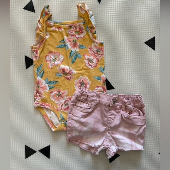 Carter’s|Baby girl cute summer outfit,Floral Yellow Onesie and Pink Shorts Set• - Picture 2 of 4